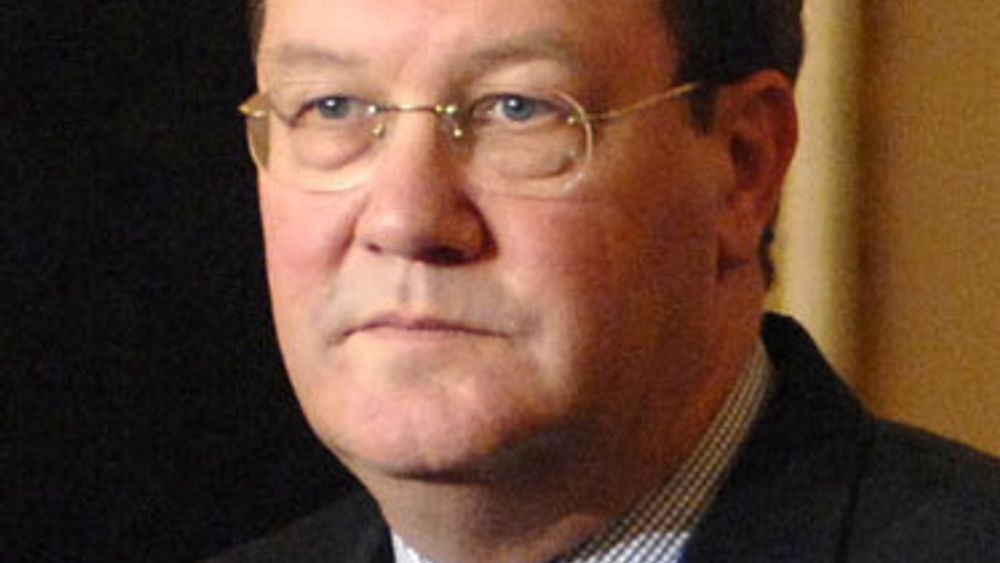 POSITIV: Australias utenriksminister, Alexander Downer, mener det er fint å støtte sivile atomkraftprogrammer i Russland.