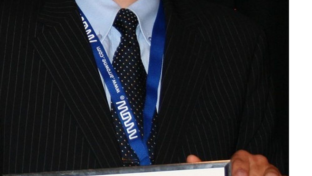 Administrerende direktør Johnny Dolvik tok i 2006 i mot Vebjørn Tandbergs Elektronikkpris på vegne av T-Vips AS. Nå i 2007 kjemper de om European ICT Grand Prize.