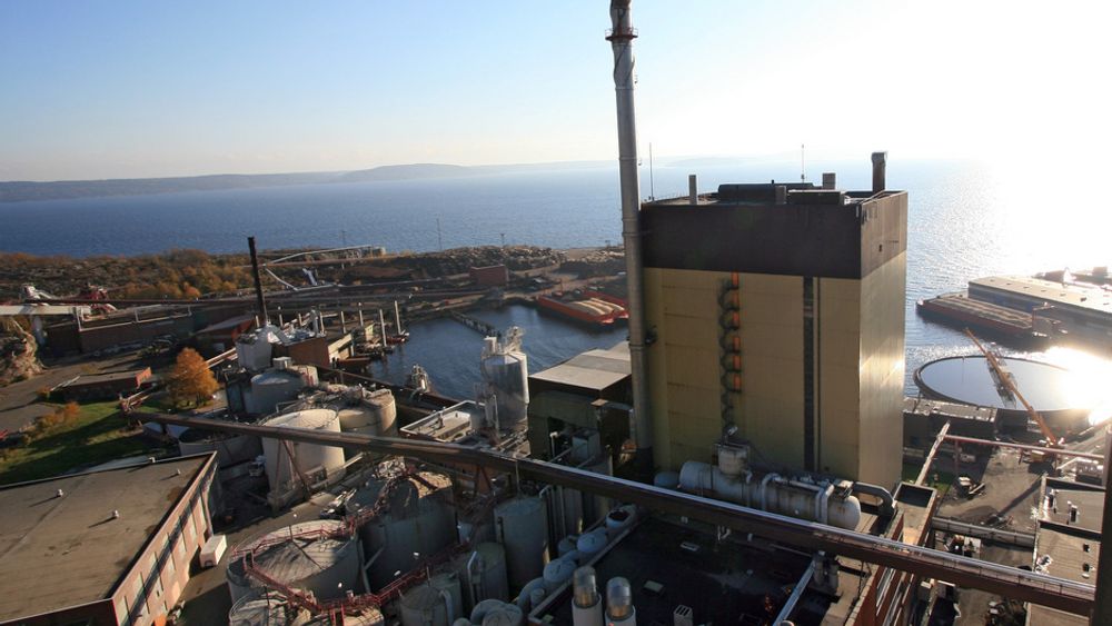 BIOENERGI: Fabrikken Sødra Cell Tofte i Hurum kunne tjent langt mer på å ligge i Sverige. Der gir grønne sertifikater 25 øre per kilowattime i støtte for bioenergi. Nå krever Norsk Industri nye støtteordninger for norske bedrifter straks, i påvente av et nytt grønt sertifikatmarked.