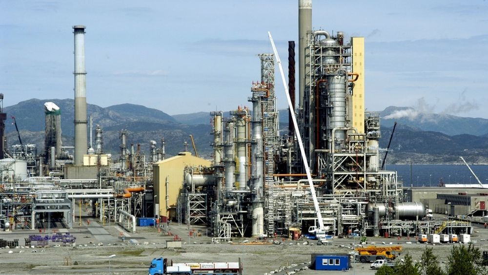 GJØR DET DYRERE: 9 millioner tonn CO2 i året må Norge handle klimakvoter for. Men det er før blant annet utslippene fra Mongstad er tatt med i regnestykket.