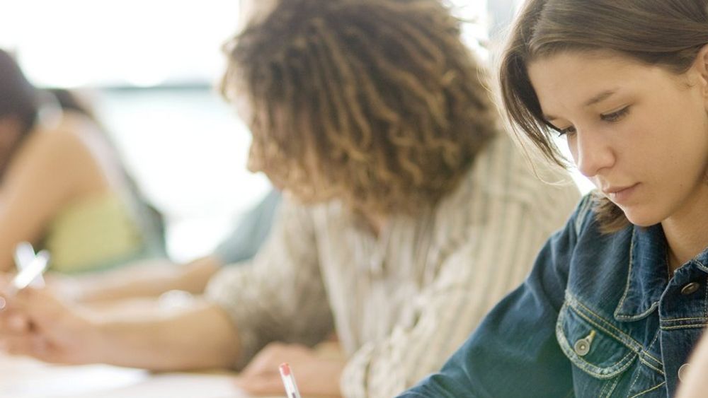 Studenter. Universitet. Skole. Studier. Studere. Utdanning. Eksamen.