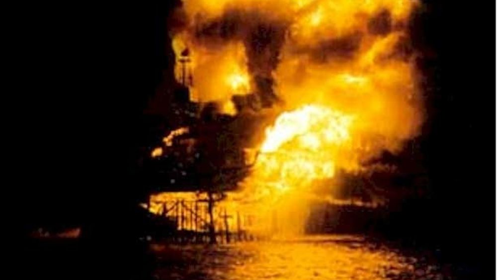 MARERITT: Gasseksplosjonen på Oxideltals Piper Alpha plattform i 1988 krevde 189 menneskeliv. En feilmontert rørstuss og pakning, samt operatørfeil medførte katastrofen.
