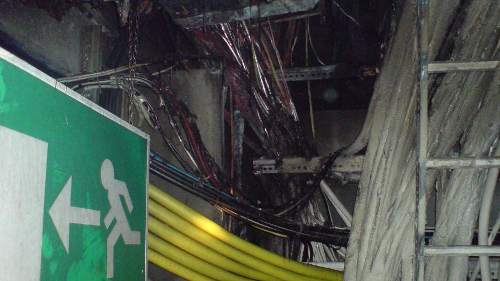 KABEL IKKE KOBLET TIL: Det ene aggregatet som kunne sikret strøm til vitale deler av BaneTeles utstyr manglet en likeretter. Dermed var ble titusenvis uten nett.