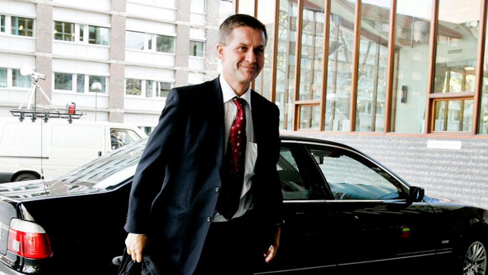 Miljø- og utviklingsminister Erik Solheim skal i dag lansere den nye el-bilen Think City.