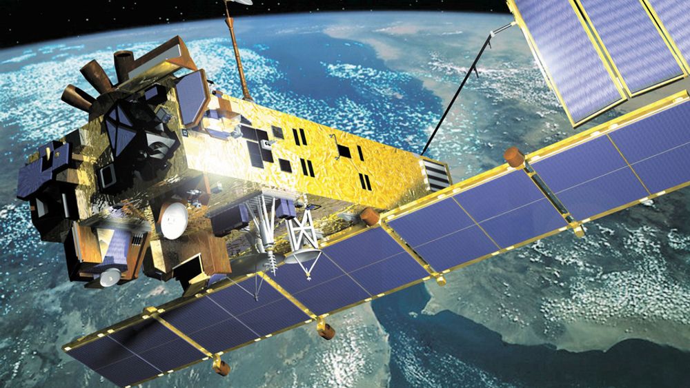 SER ALT: Ved hjelp av miljøsatellitten Envisat registrerer nå Kongsberg Satellite Services den minste antydning til oljeutslipp fra skip så å si øyeblikkelig.