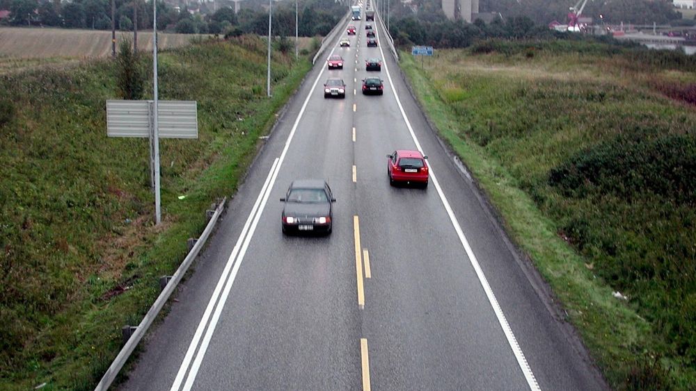 Bedre veier og ny bilteknologi er noen av tiltakene for å nærme seg Nullvisjonen - ingen drepte i trafikken. Arkivfoto