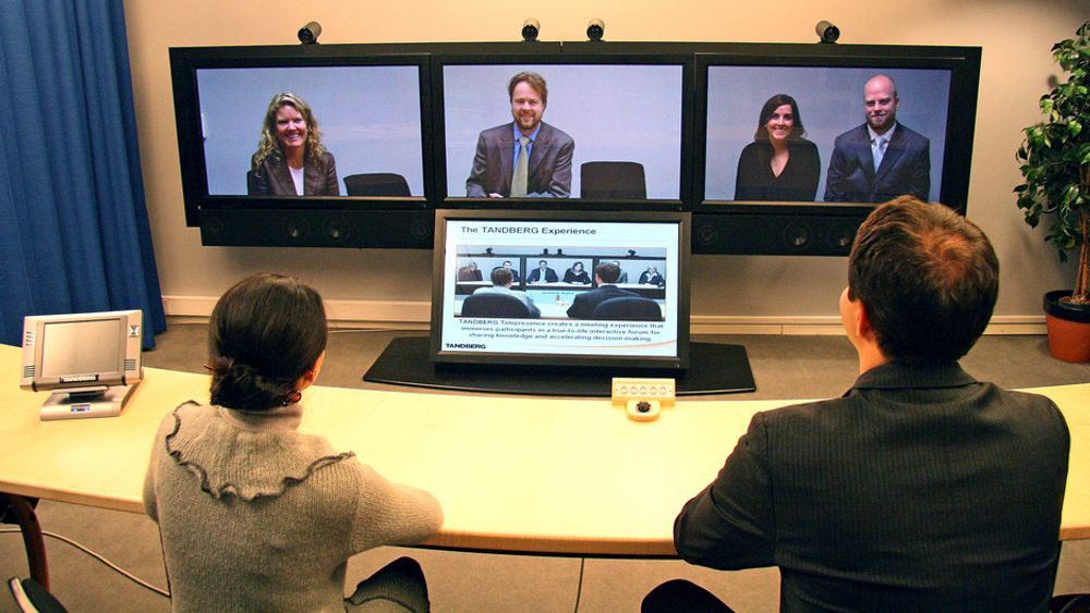 FJERNMØTE:
Tandbergs nye høyoppløselige videokonferansesystem gir møteromsopplevelse over kontinentene.