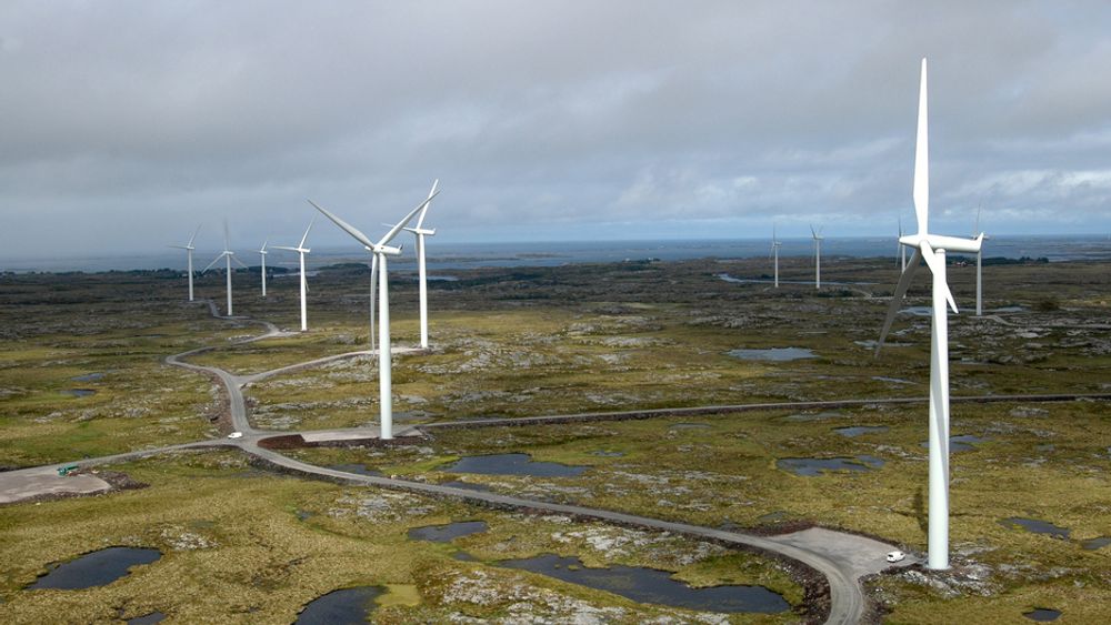 SMØLA: I april skal EBL Kompetanse arrangere kurs om vindkraftverk i nærheten av disse turbinene på Smøla, hvis det blir nok kursdeltakere.