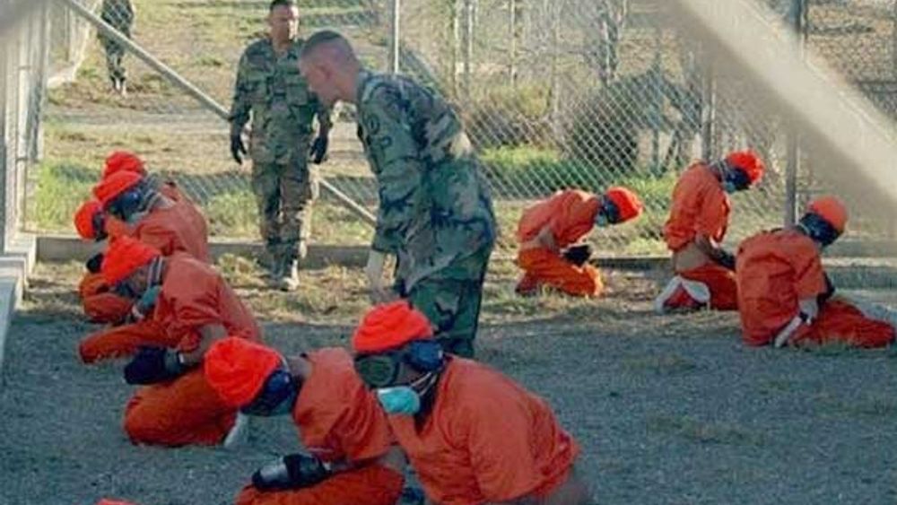 "Ulovlig stridende" kaller USA fangene i fengselet på Guantanamo Base på Cuba. Da Kværner i 1996 kjøpte Trafalagar House, fikk de med seg et selskap som leverte tjenester til USAs fengselsvesen og derigjennom også den tvilsomme anstalten på Guantanamo-basen.
