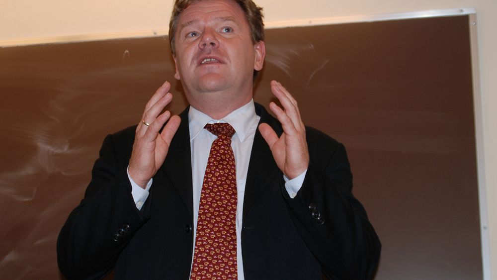 Kunnskapsminister Øystein Djupedal og Regjeringen bevilger store summer til barnehage og grunnopplæring, men ser ut til å ha glemt universitetene, høgskolene og forskningen i budsjettet.