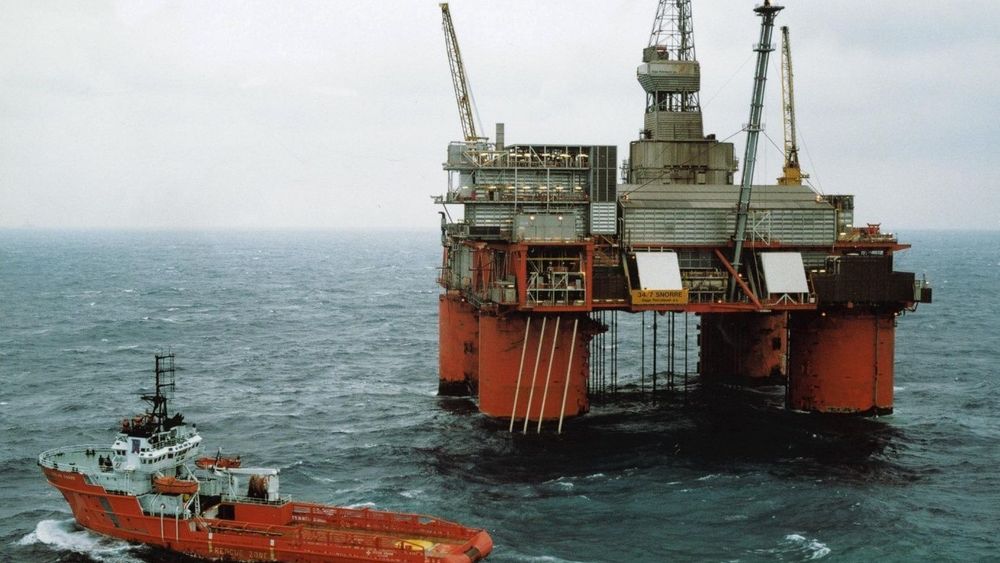 Problemer med å få opp produksjonen på Snorre etter gassutblåsingen, er med på å bringe olje-produksjonen ned.