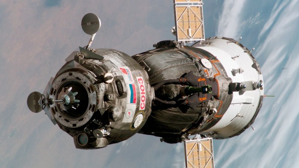 SOJUS: Den russiske Sojus TMA har lenge hatt ansvaret for å forsyne romstasjonen ISS med mannskap. Dens kommende ferd er utsatt til 18.9. pga. amerikanernes trøbbel og værutsettelser for romfergen Atlantis. I Sojus TMA-9 skal verdens første kvinnelige romturist opp.