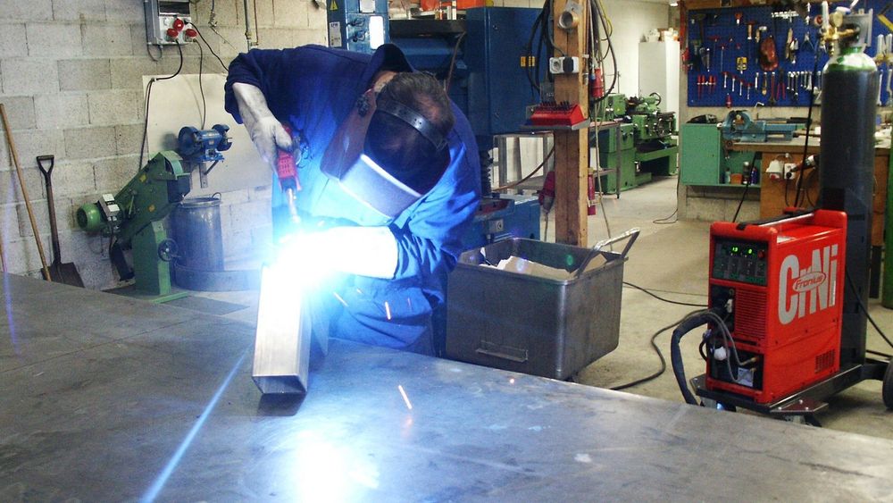 RASKERE: Selskapet EFM Machinery i Nederland sier de har hatt stor produksjonsgevinst ved å innføre den nye typen databasert sveising. De sveiser ofte i CrNi-stål og opplever nå rundt 40 prosent økt produktivitet. FOTO: FRONIUS