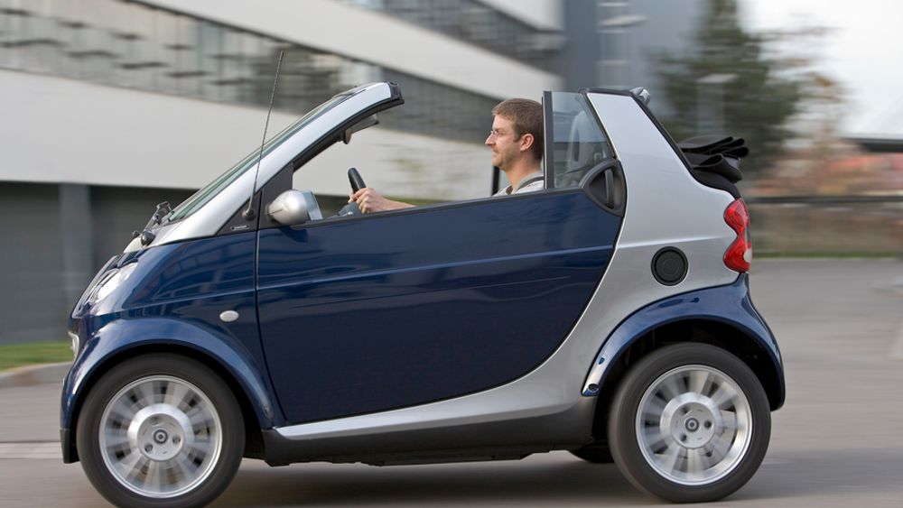 DaimlerChrysler eier Smart, som lanserte modellen Fortwo på bilmessen i London den 19. juli.