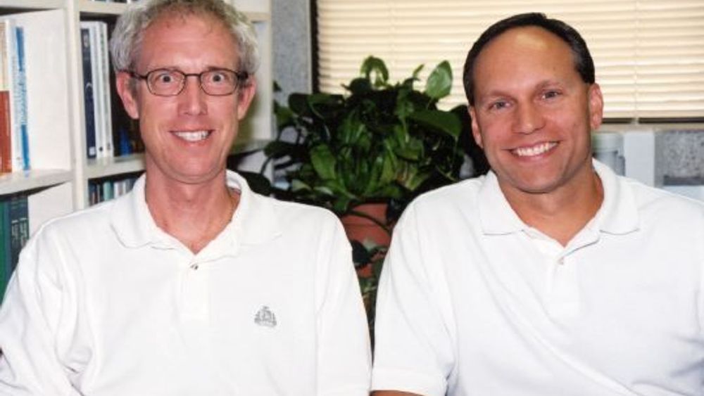 STORT: Curtis Cooper og Steven Boone har grunn til å smile. Under et år etter deres forrige rekord, kan de nå skryte av å ha funnet et primtall med 9.8 millioner sifre.