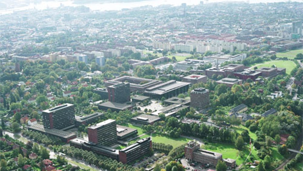 Universitetet i Oslo er fortsatt med blant de 200 beste universitetene i verden, men faller nedover på lista fra 2004 til 2005.
