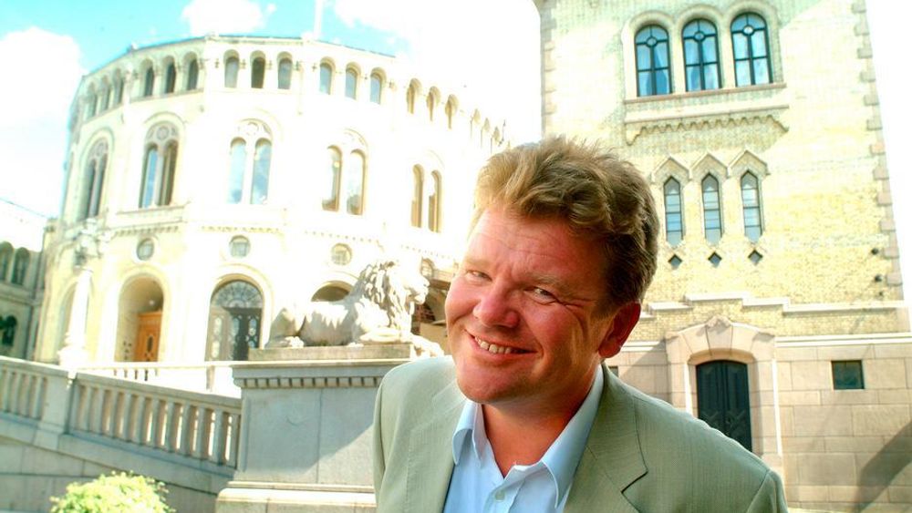 Kunnskapsminister øysteinDjupedal må følge opp realfagsatsingen med penger i statsbudsjettet, mener Tekna.