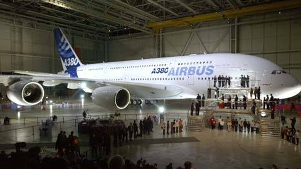 Airbus A380 ble offisielt avduket tirsdag 18. januar 2005. Da var det allerede kommet bestilling på 149 fly, derav 15 til "budfirmaer".