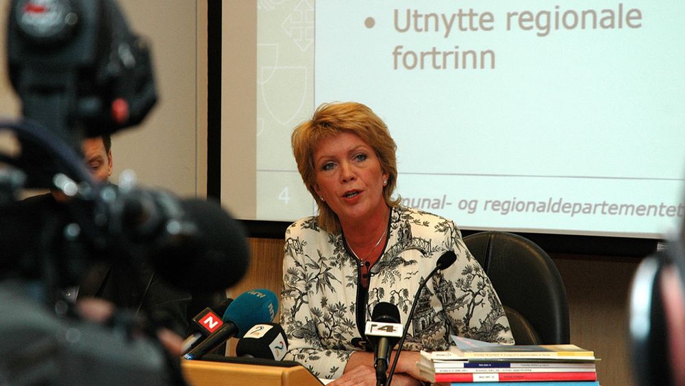 SPEIDER'N: Kommunalminister Åslaug Haga hadde så lite å komme med på pressekonferansen om den nye regionalmeldingen at hun snakket om organiseringen av speider'n og Røde Kors.