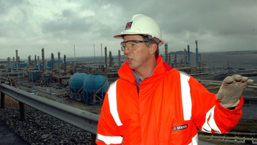PLASS TIL MER: Knut Barland i Statoil sier det er plass til flere prosessenheter på Kårstø. I dag er rundt 900 personer sysselsatt rpå anlegget som har kostet 3/4 av Snøhvits landanlegg.