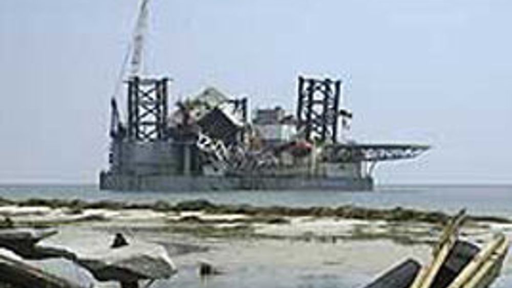 Den oppjekkbare riggen Ocean Warwick - bygget i 1971 - fikk seg en liten tur ut på egenhånd og dukket opp ved kysten av Alabama når Katrina hadde blåst fra seg.