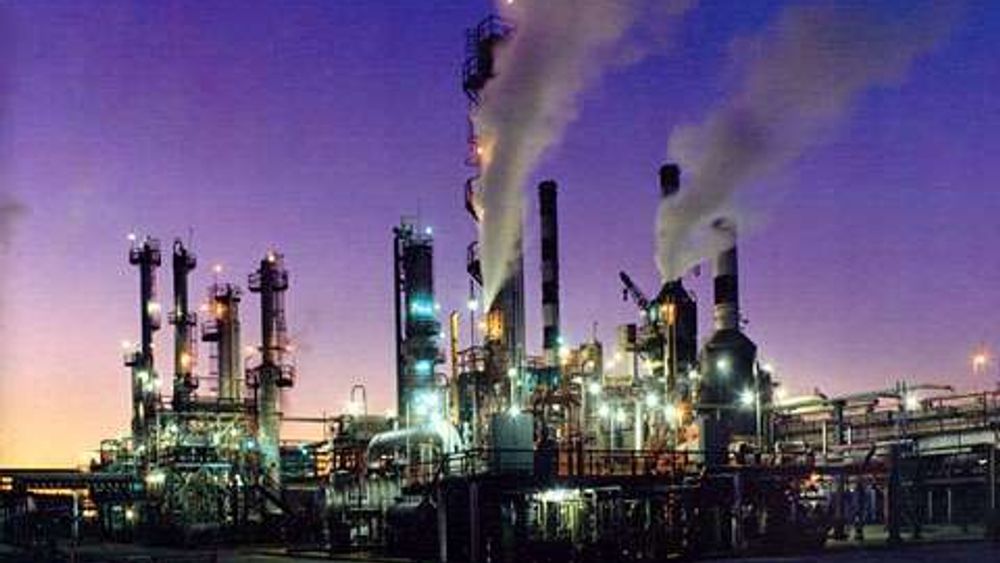 Raffineriene er i gang igjen fler stder, her fra Placid refinery, Port Allen i Lousiana. Raffineriet ligger ved delstatens hovedstad Baton Rouge, ved Mississippis bredd inne i landet.