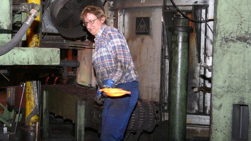 Manuelt arbeid: Kverneland har satset stort på automatisering, men en del av produksjonen krever manuelt arbeid.