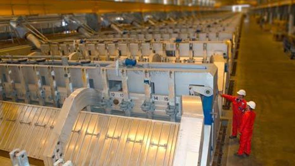 NORSK TEKNOLOGI: Hydros patenterte elektrolyse-teknologi skal brukes i den nye alumiuniumsfabrikken i Qatar. Det gir muligheter for norsk leverandørindustri: FOTO: HYDRO