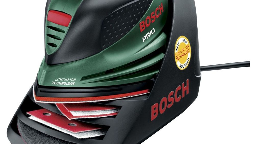 LADER OG LAGRER:Laderen til den nye batterislipemaskinen fra Bosch er også et lager for slipepapir.