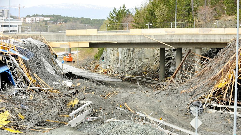 Dagen etter at broen på Rotvoll kollapset, oppdaget en privatperson en bro under bygging ved City Syd som hvilte på ustabile treklosser. 