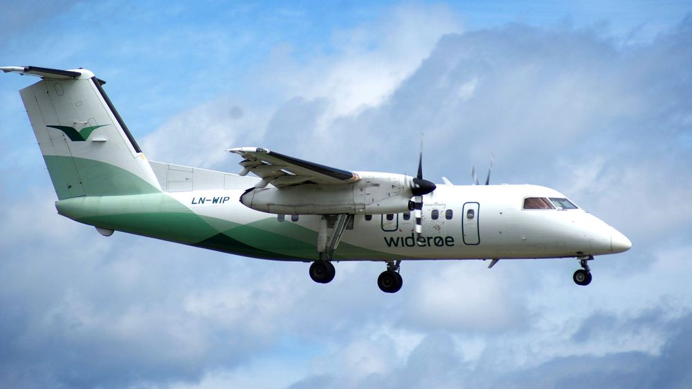 Nestenulykke: Det var et slikt DHC-8-103 fra Widerøe som i 2006 nær havarerte som følge av utilsiktet reversering i lufta. Gardermoen: Dash 8-100 fra Widerøe rett før landing på Oslo lufthavn. FOTO: JAN OVIND / VG 