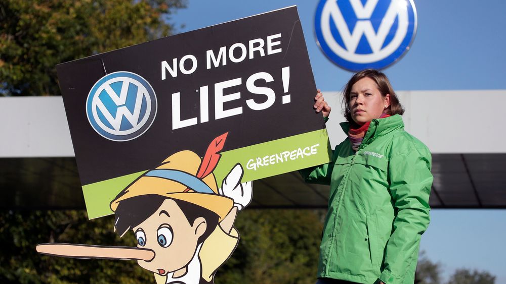 Det tyske biltilsynet gransker nå flere bilmerker for å se om bilene manipulerer utslippsmålinger. FOTO: NTB SCANPIX (AP Photo/Michael Sohn) 