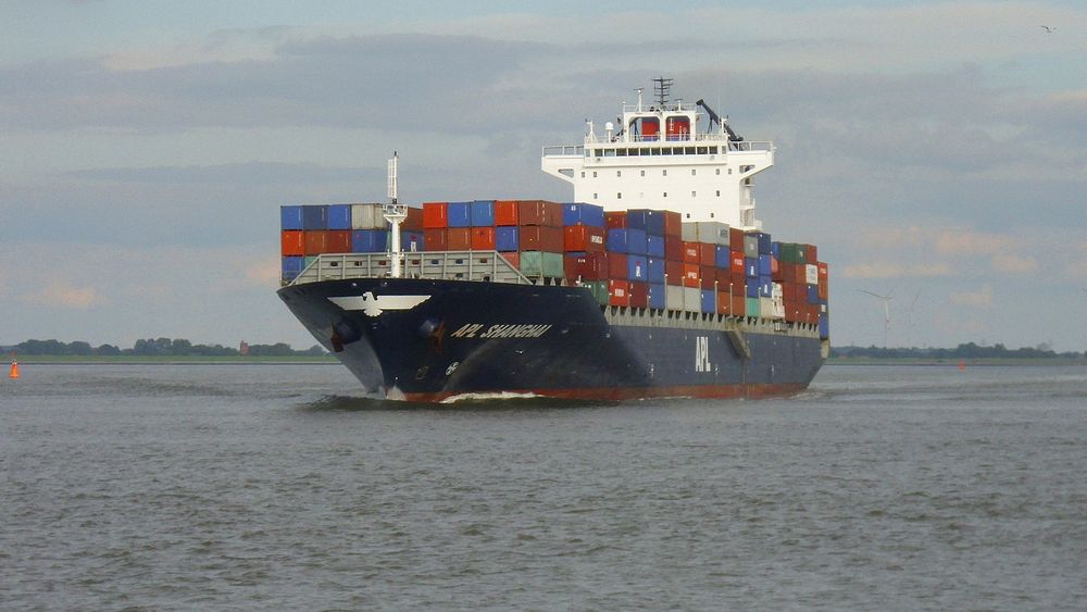APL øker farta på rute mellom Asia og vestkysten av USA. APL Shanghai er på 50201 dødvekttonn, bygget i 2010. Det 262 meter lange og 33 meter brede  containerskipet kan ta  4235 TEU containere. 