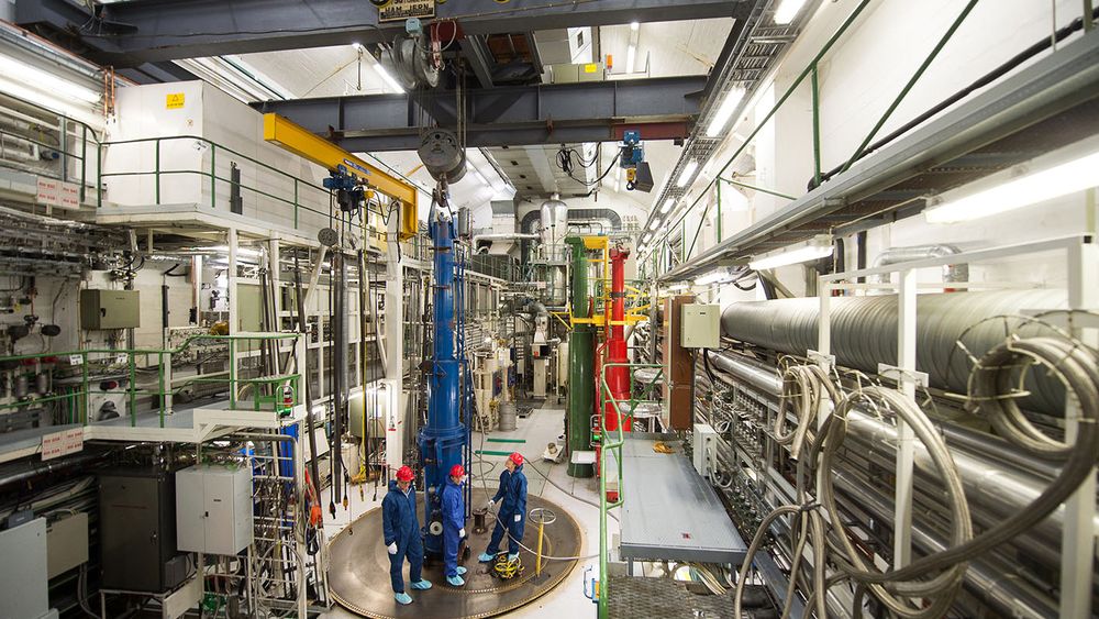 Lastes inn: Den andre testriggen med thorium-brenselstaver ble lastet inn i IFEs testreaktor i Halden i desember. Forsøkene med den første testriggen går så bra at de første kjernekraftverkene vil kunne ta i bruk thoriumbrensel som er kvalifisert av Thor Energy allerede i 2018. 