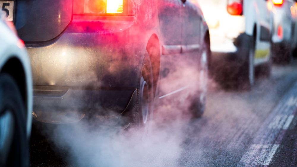 De aller fleste bilene på norske veier har eksosrør, og fordelenen er nesten 50-50 bensin og diesel.