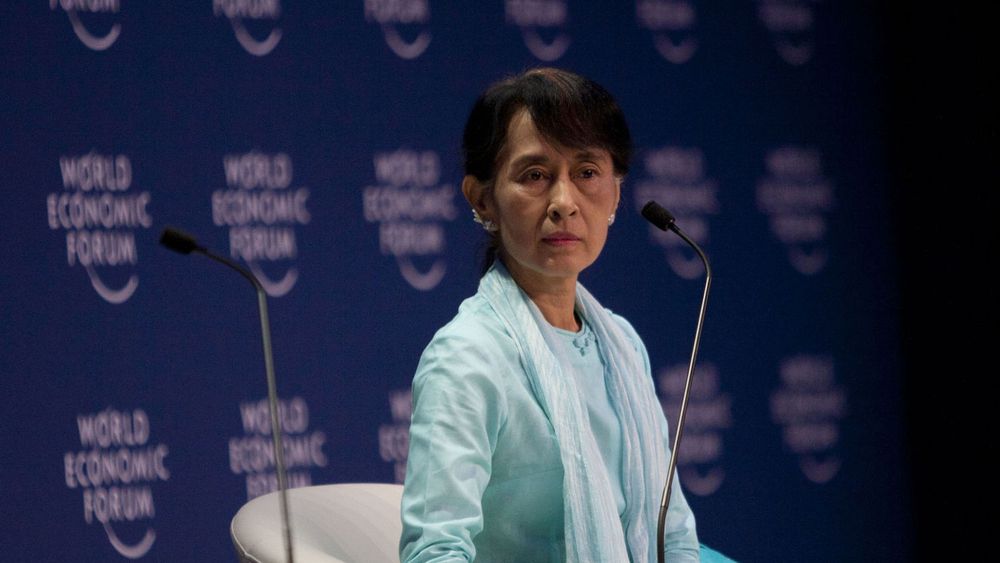 Aung San Suu Kyi talte på World Economic Forum i Bangkok i dag. Hun skal også delta i en panelbedatt med blant andre Jon Fredrik Baksaas.