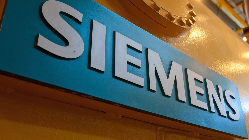 Etter å ha betalt 75 millioner kroner tilbake til Forsvaret i 2006 etter en overfaktureringsskandale, nektet Siemens Business Systems å vedta en foretaksbot på 9 millioner kroner til Staten. Rettssaken endte med frifinning for grovt bedrageri, og nå er det Staten som må punge ut til selskapet.