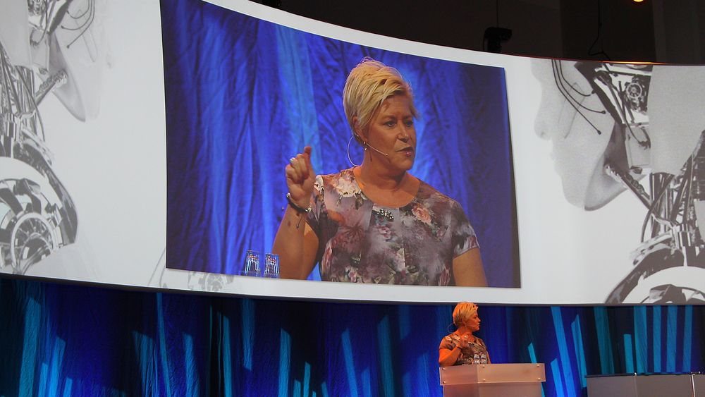 Det kan bli finansminister Siv Jensen (bildet) som får ansvaret for regjeringens digitaliseringspolitikk, ikke kommunalminister Jan Tore Sanner som i dag, blir det antydet i budsjettforliket. Men først skal et utvalg si sitt om saken.