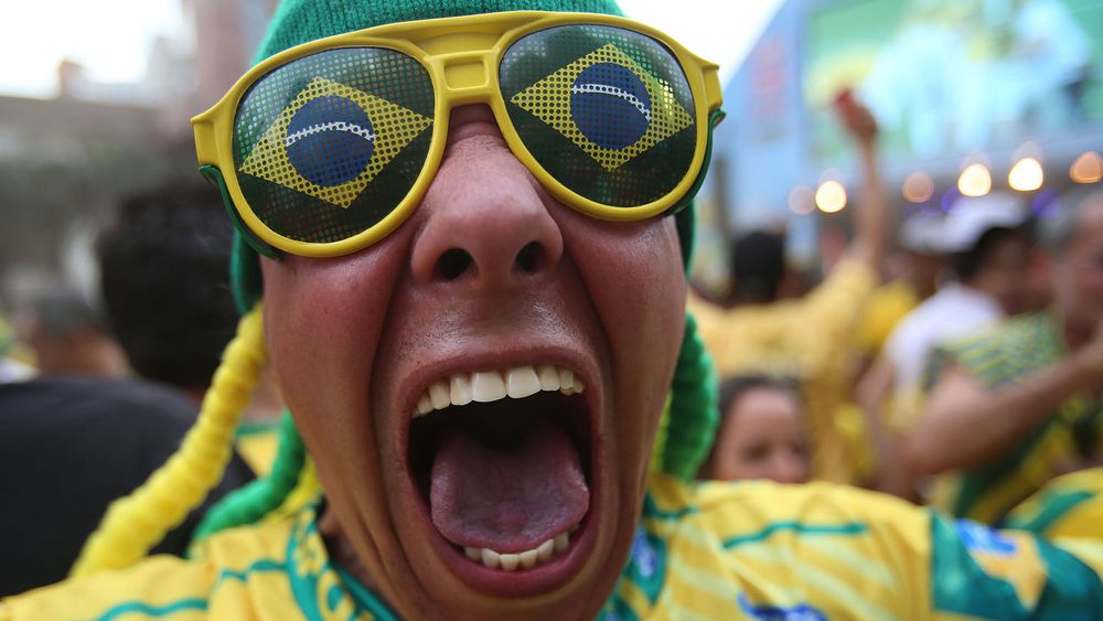Brasilianske supportere feiret både på fotballstadion og på Twitter etter at Brasil hadde slått ut Chile i åttedelsfinalen på lørdag. Feiringen resulterte i flere nye Twitter-rekorder.