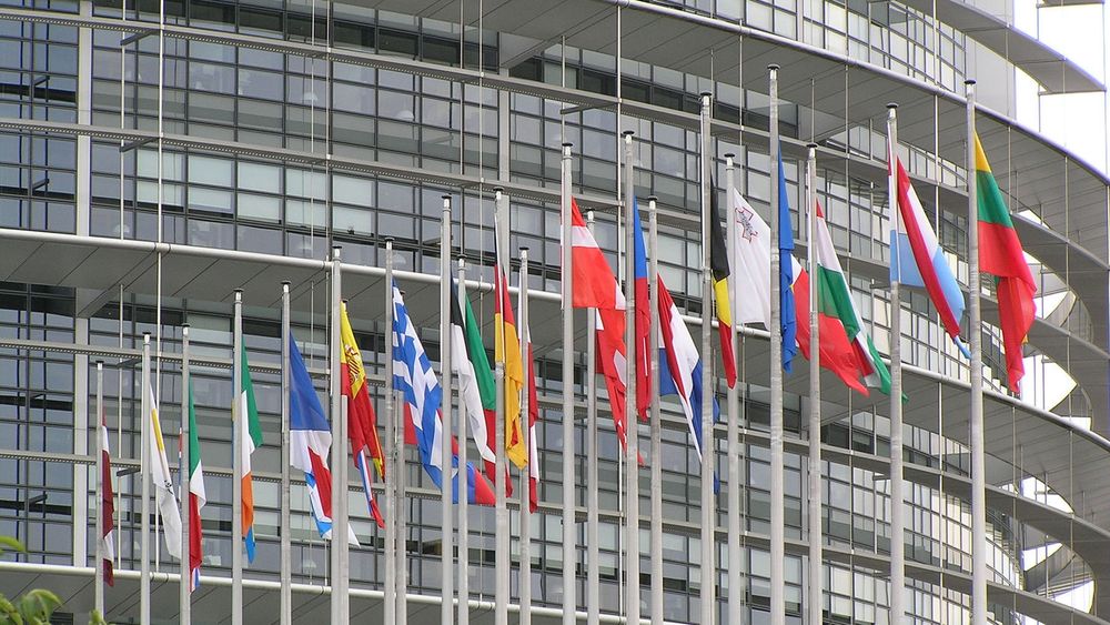 EU-parlamentet stemte i dag at roamingavgifter skal fjernes fra hele EØS-området. Vedtaket er dog ikke helt endelig ennå.