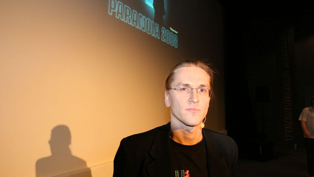 Sikkerhetsspesialisten Mikko Hyppönen trekker seg som foredragsholder ved RSAs konferanse i februar 2014 som en reaksjon på forrige ukes avsløring om en påstått hemmelig avtale mellom RSA og NSA om bruk av  krypteringsteknologi i RSA-produkter. Her er Hyppönen avbildet da han holdt foredrag under Paranoia-konferansen i Oslo i 2008.