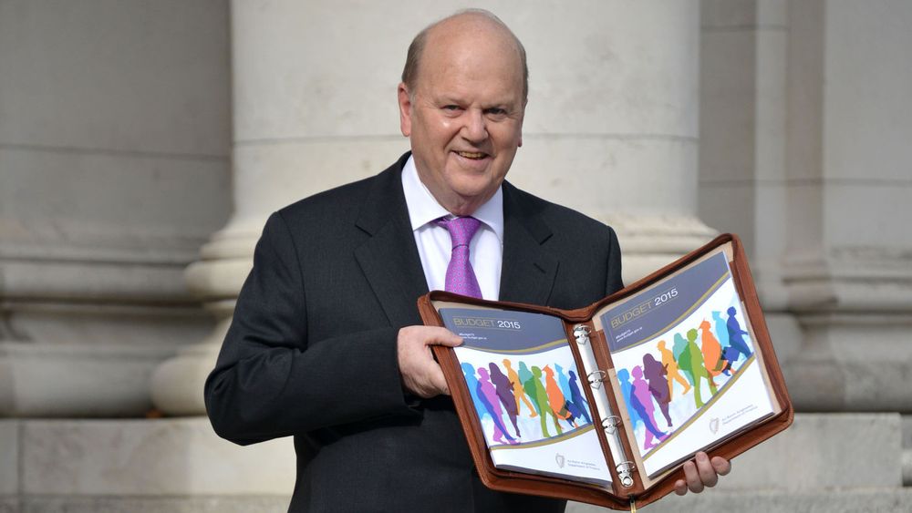 STENGER SMUTTHULL: Irlands finansminister Michael Noonan lovet å tette et omstridt smutthull i landets skatteregler da han la fram statsbudsjettet for 2015 tirsdag.