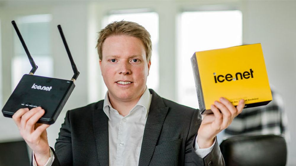Ice-sjef Eivind Helgaker med dagens utstyr. Fra neste år kan han tilby mye raskere 4G-basert mobilkommunikasjon.