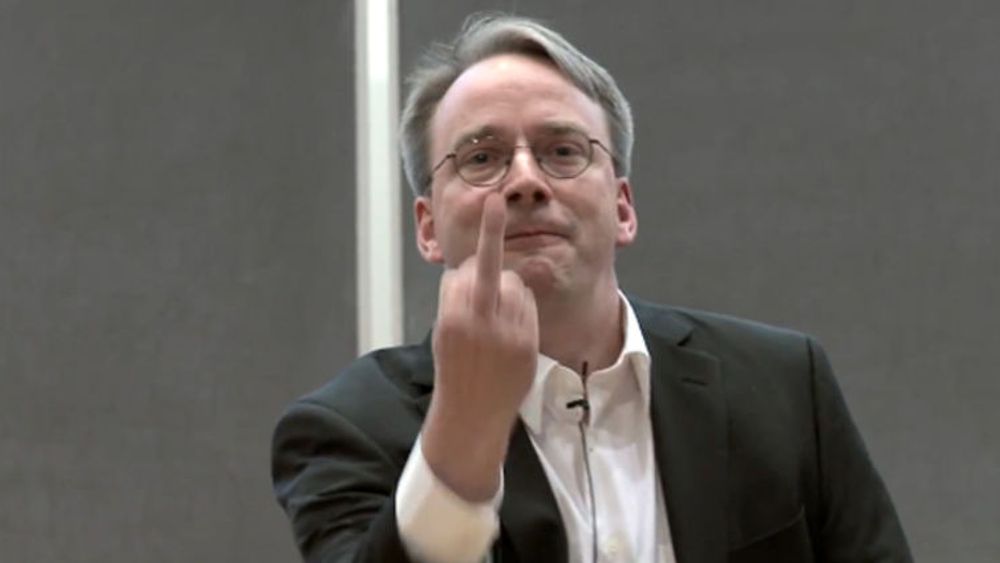 Linux-oppfinner Linus Torvalds har ikke for vane å legge bånd på seg. Bildet er fra et et Youtube-klipp i fjor hvor han ba grafikkortprodusent Nvidia «dra til helvete».