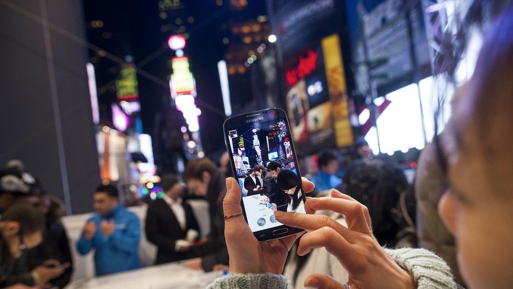 Salget av Galaxy S4 har ikke vært så sterkt som det analytikerne hadde håpet. Det har sendt aksjekursen til Samsung nedover.