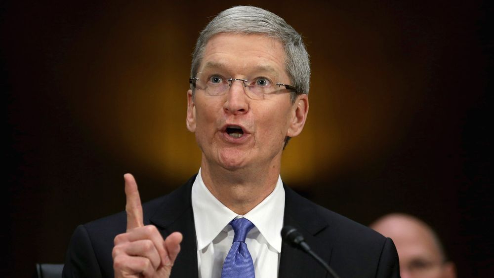 Kongressen anklaget Apple-sjef Tim Cook for å ha unndratt 74 milliarder dollar i skatt. USAs finanstilsyn har tatt parti for Cook.