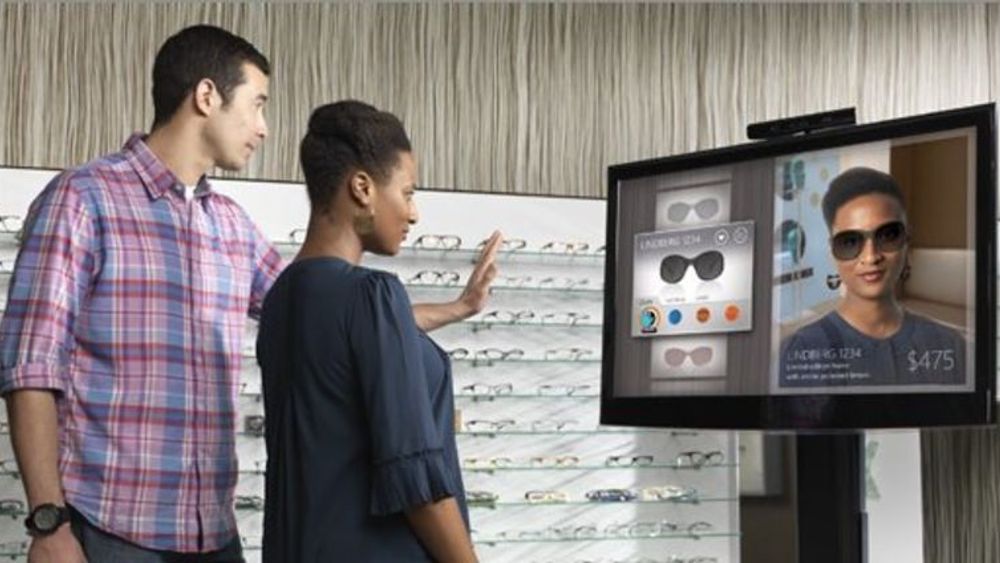 Kjøp av solbriller fra en nettbutikk med noen fingerbevegelser i lufta er blant mulighetene som kommer med Kinect nå.