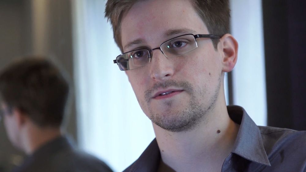 29 år gamle Edward Snowden står frem som personen som lekket hemmelige opplysninger om spionprogrammet til NSA.