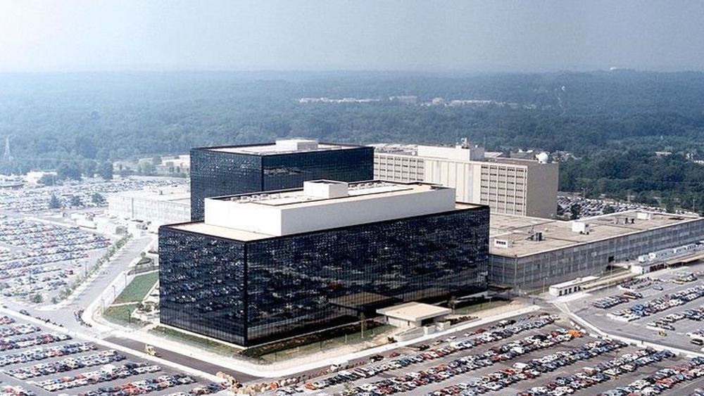 I USA har overvåkningsorganet National Security Agency (NSA) vide fullmakter til overvåking av telefonsamtaler, nettkommunikasjon og dataspor. Her fra organets hovedkvarter i Fort Meade i delstaten Maryland.