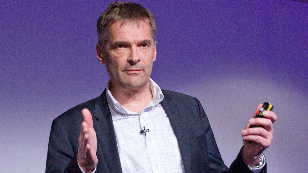 Telia Norge-sjef Abraham Foss er fornøyd med at synergieffekter etter Tele2-kjøpet på én milliard kroner per år allerede er gjennomført, nesten ett år før planlagt.